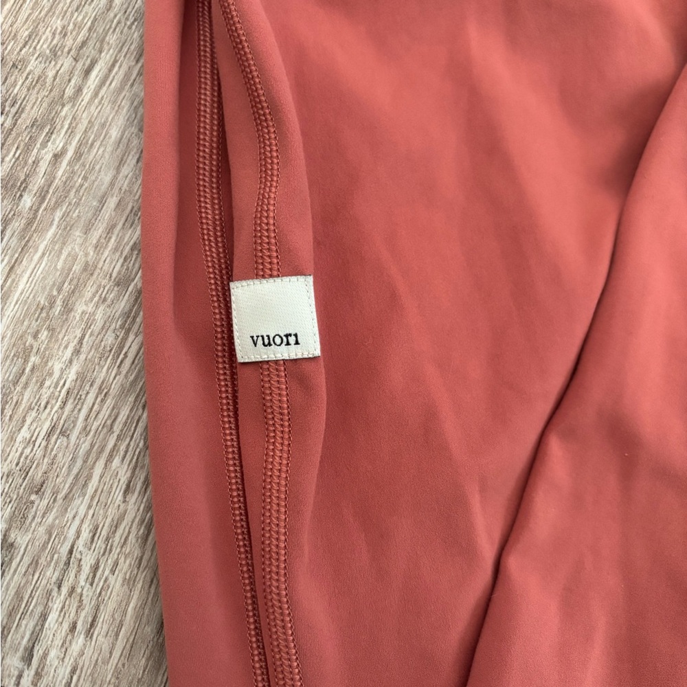 Vuori High-Rise Leggings in Clay Rose - Picture 2 of 4
